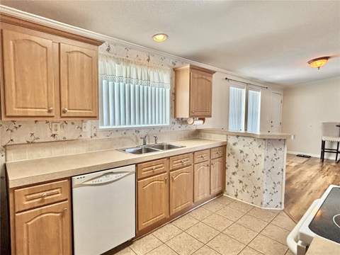 136 Americana Court #230, St Petersburg FL - photo 9 of 33