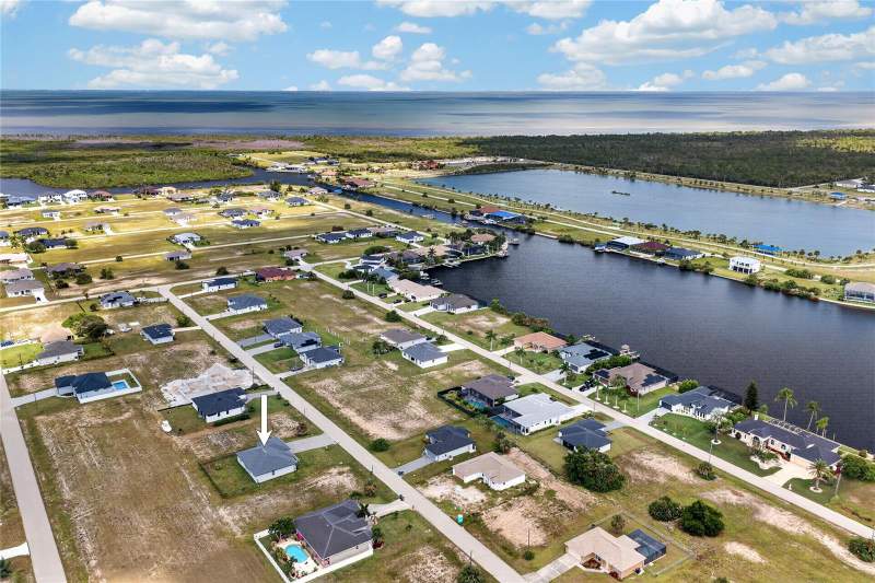 4 bedroom Single Family Residence at 4238 NW 34th Lane, Cape Coral, Cape Coral — photo 2