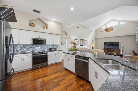 4619 Chase Oaks Drive, Sarasota FL - photo 10 of 75