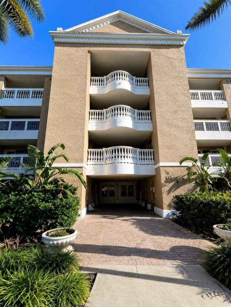7612 CABANA COURT #101 home for sale in Villas at Reunion Square