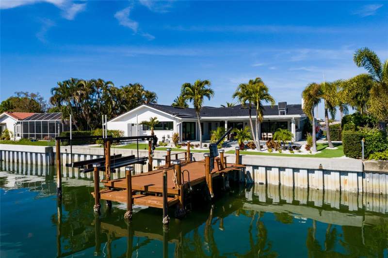5 bedroom Single Family Residence at 2032 Kansas Avenue, Venetian Isles, St Petersburg — photo 4