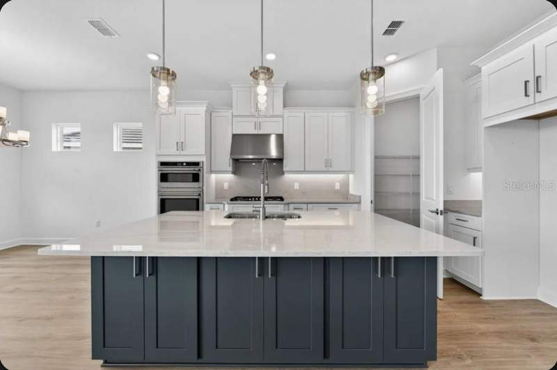 3 bedroom Single Family Residence at 853 Tassleflower Trail, Esplanade At Center Lake Ranch, St Cloud — photo 2
