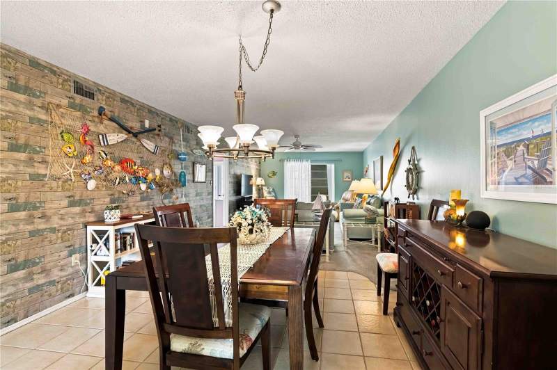 2 bedroom Condominium at 3617 Lake Bayshore Drive #401, Bayshore On The Lake Apts II Sec 2, Bradenton — photo 4