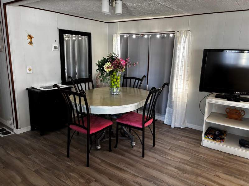 2 bedroom Manufactured Home at 116 Roma Road, Venice Isle, Venice — photo 3