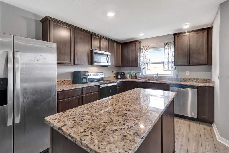 3 bedroom Townhouse at 1691 Wynford Circle, Hamlets/Tavares, Tavares — photo 3
