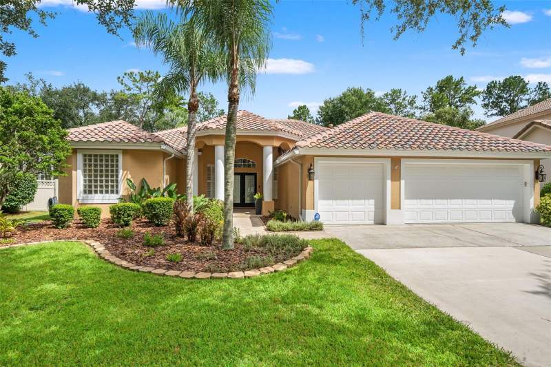 4 bedroom Single Family Residence at 18115 Regents Square Drive, Hunters Green Prcl 19 Ph, Tampa — photo 1