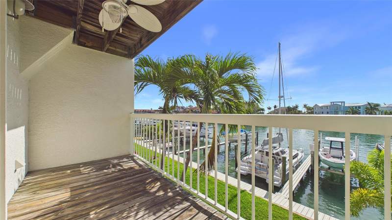 3 bedroom Townhouse at 323 Madeira Circle, Palms Of Tierra, St Petersburg — photo 2