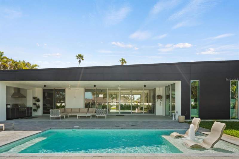 4 bedroom Single Family Residence at 1304 Indian Rocks Road, Belleair Estates, Belleair — photo 4