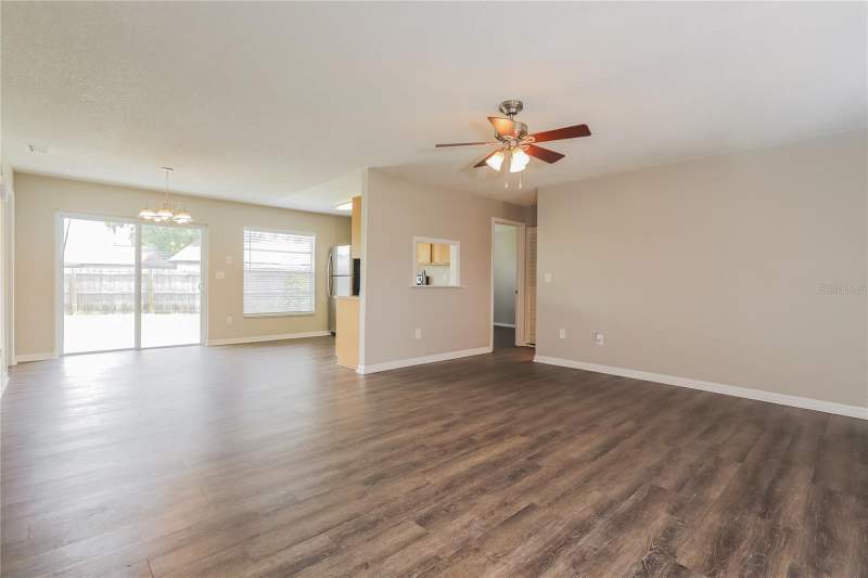 3 bedroom Single Family Residence at 1002 Pinehaven Court, Heather Lakes Ph 1 Unit 1 S, Brandon — photo 3