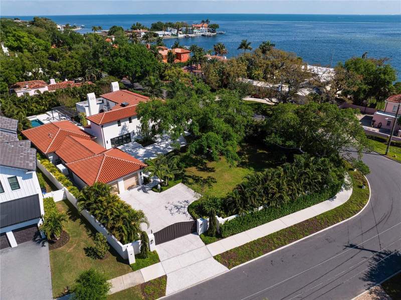 5 bedroom Single Family Residence at 416 Brightwaters Boulevard, Snell Isle Brightwaters Sec 1 Rep, St Petersburg — photo 2