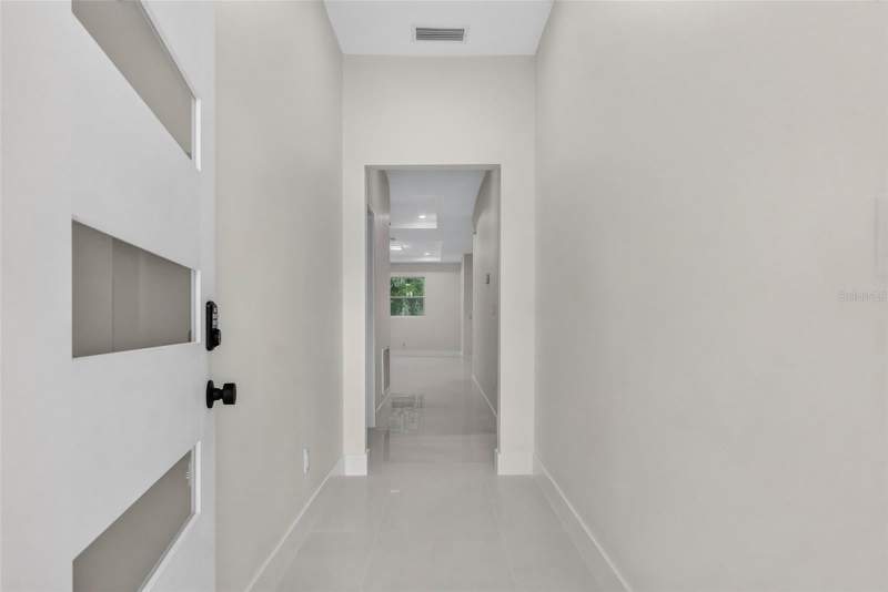 3 bedroom Single Family Residence at 613 W Valencia Street, Belleview Park Sub, Lakeland — photo 4