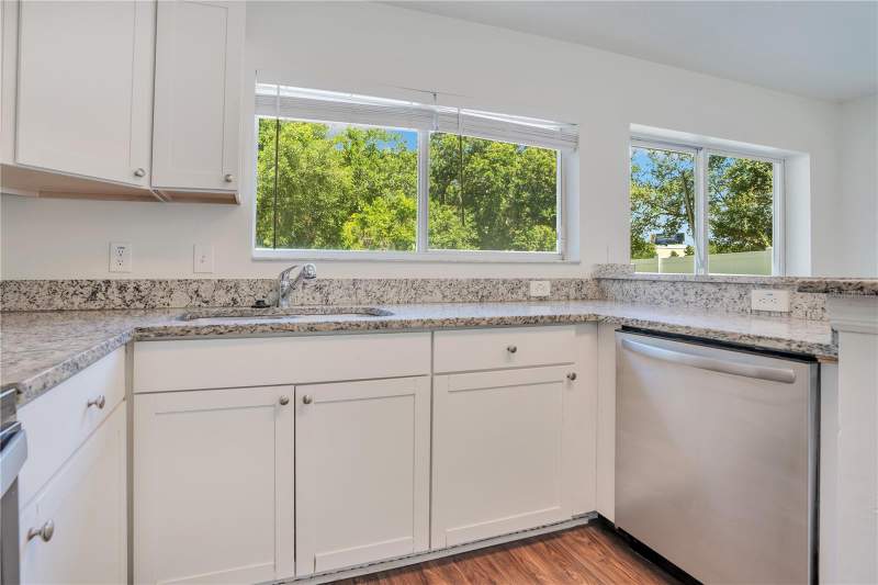 4 bedroom Single Family Residence at 10225 Summerview Circle, Summerview Oaks Sub, Riverview — photo 4