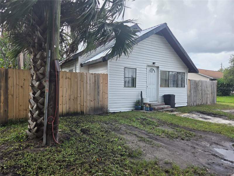 3 bedroom Single Family Residence at 2340 Water Street, Midway, Sanford — photo 2