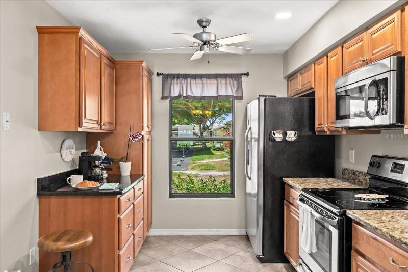 2 bedroom Villa at 2723 60th Avenue Drive #2723, Huntington Woods Ph II, Bradenton — photo 4
