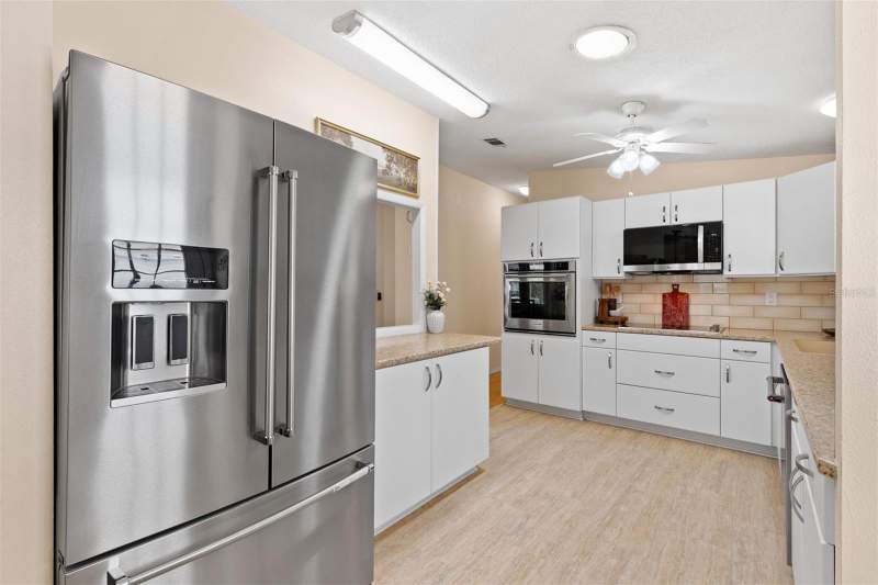 2 bedroom Manufactured Home at 1726 Hilton Head Boulevard, Lady Lake Orange Blossom Gardens Unit 09, Lady Lake — photo 4
