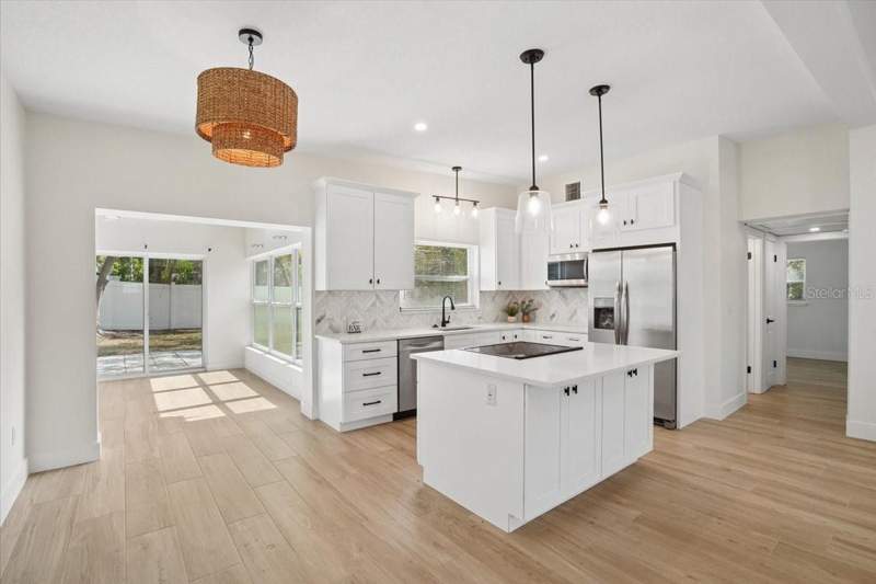 3 bedroom Single Family Residence at 6765 W Flamingo Way, Pelican Creek 2nd Add, St Petersburg — photo 2