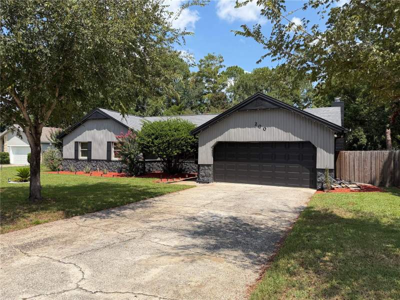3 bedroom Single Family Residence at 200 W Panama Road, Foxmoor Unit 2, Winter Springs — photo 2