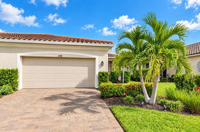 2 bedroom Villa at 11598 Alessandro Lane, Renaissance/West Vlgs Ph 2, Venice — photo 4