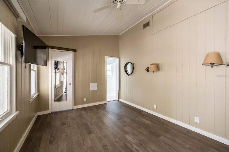 6 bedroom Single Family Residence at 115 124th Avenue, Coney Island, Treasure Island — photo 5