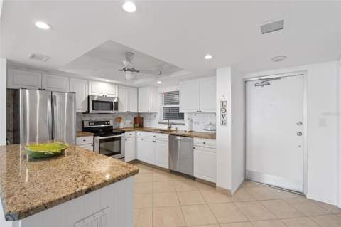 5130 Brittany Drive #505, St Petersburg FL - photo 7 of 70