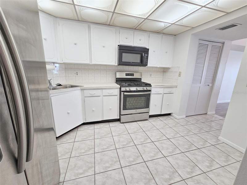 2 bedroom Condominium at 5980 Shore Boulevard #405, Town Shores Of Gulfport, Gulfport — photo 3