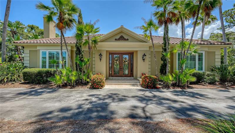 3 bedroom Single Family Residence at 422 Blue Garden Lane, Oaks, Osprey — photo 2