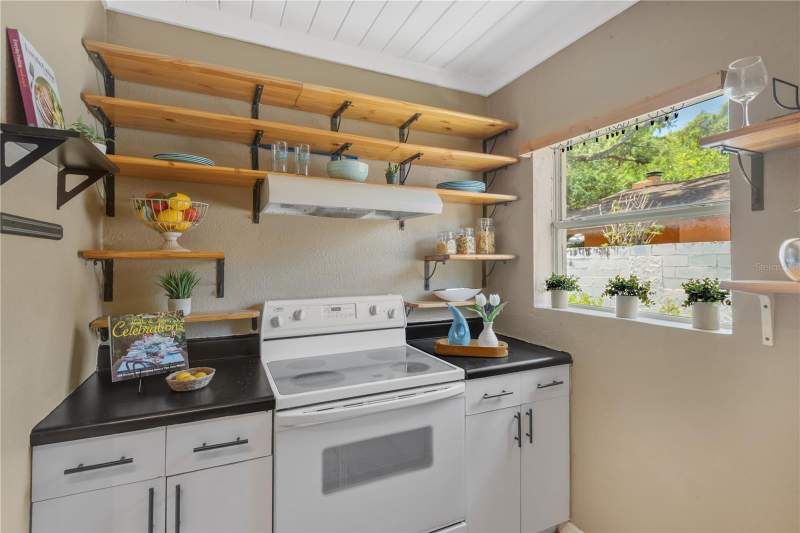 3 bedroom Single Family Residence at 1315 E Osborne Avenue, Nebraska Heights, Tampa — photo 5