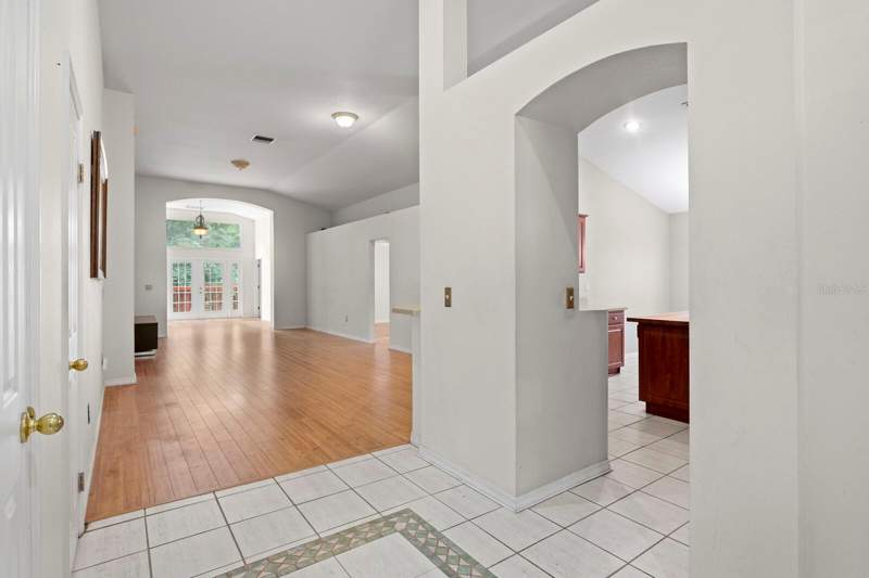 5 bedroom Single Family Residence at 10420 Springrose Drive, Westchase Section 115, Tampa — photo 2
