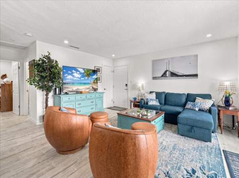 5153 Salmon Drive #B, St Petersburg FL - photo 6 of 50
