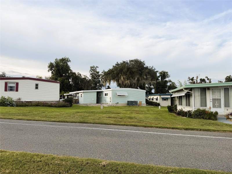 2 bedroom Mobile Home at 408 Palo Verde Drive, Hawthorne At Leesburg A Coop, Leesburg — photo 4