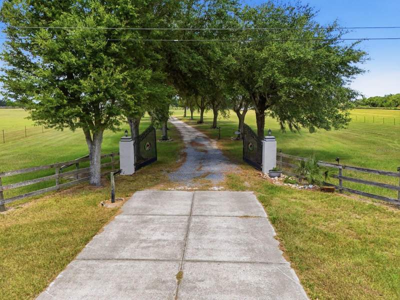 4 bedroom Farm at 11748 NE Jacksonville Road, Anthony, Anthony — photo 2