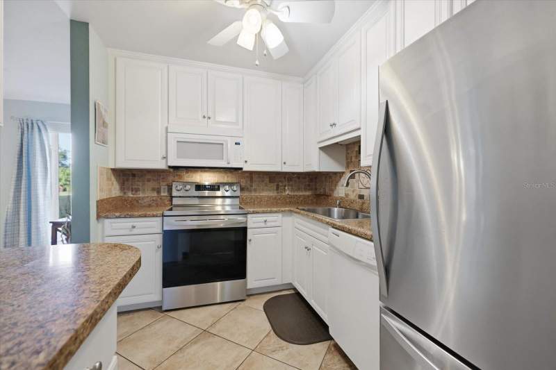 2 bedroom Condominium at 644 White Pine Tree Road #43, Bird Bay Village/Laurel Villas, Venice — photo 4