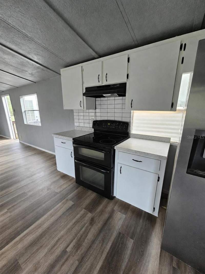 2 bedroom Manufactured Home at 13585 SE 119th Street, Oklawaha Terrace, Ocklawaha — photo 4