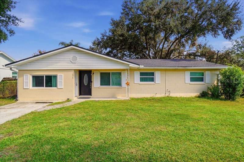 4 bedroom Single Family Residence at 1096 Carefree Cove Drive, Carefree Cove, Winter Haven — photo 2