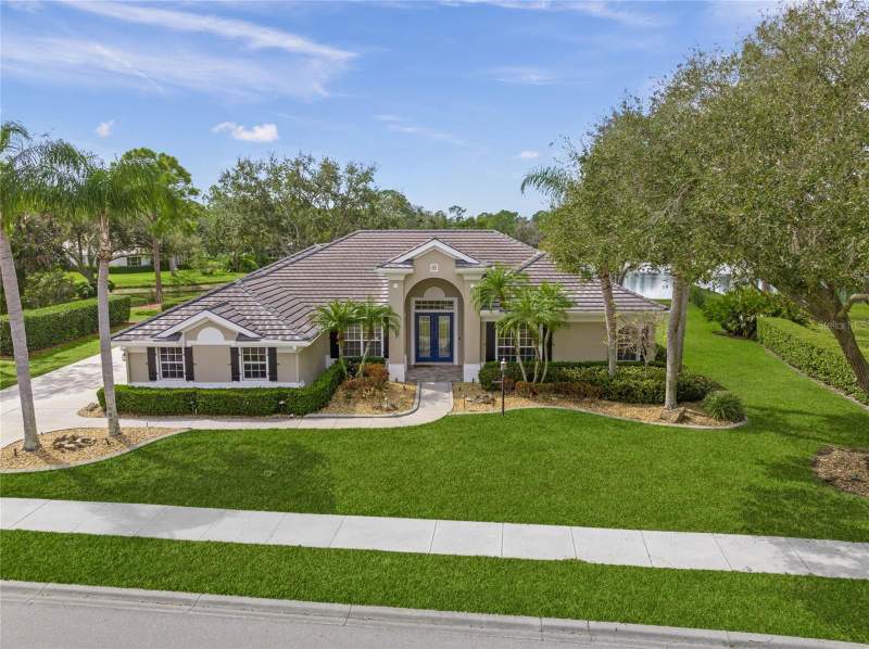 4 bedroom Single Family Residence at 9075 Misty Creek Drive, Misty Creek, Sarasota — photo 2