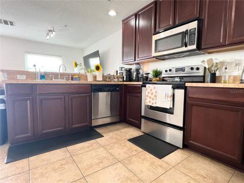 292 Winding Vine Lane #17, Orlando FL - photo 6 of 24
