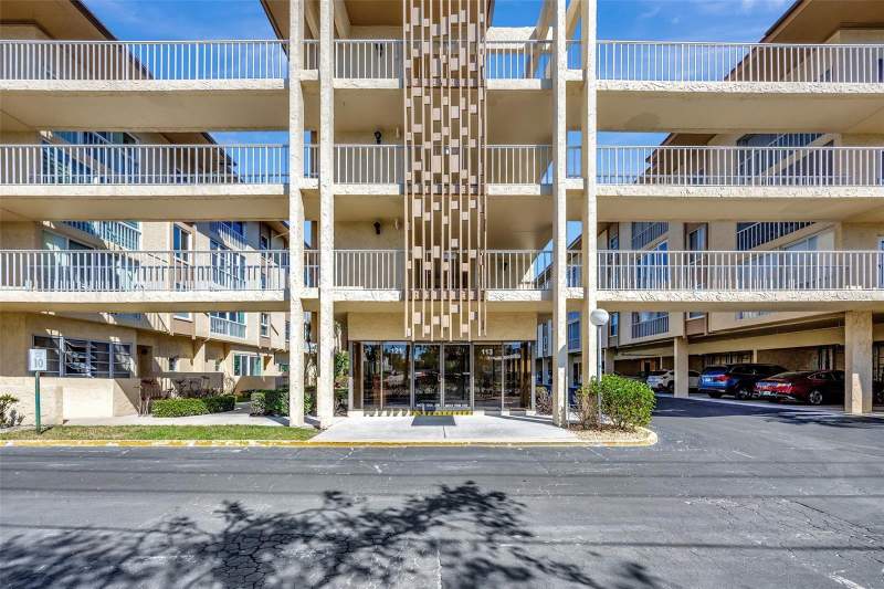 2 bedroom Condominium at 113 Island Way #241, Islander The Condo, Clearwater Beach — photo 2