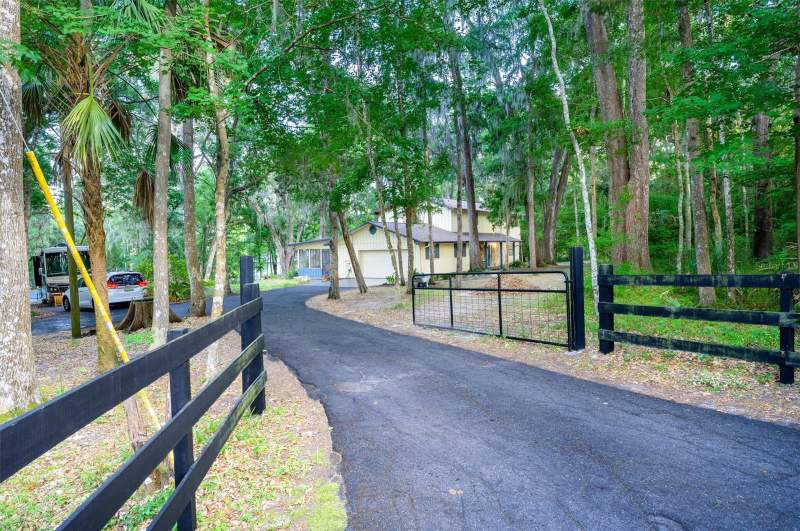 Royal Oaks Estate