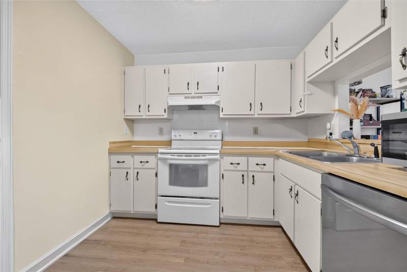 2 bedroom Townhouse at 2701 NE 10th Street #603, Oakbrook Village, Ocala — photo 5