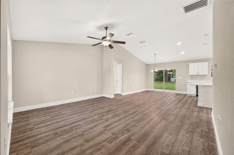 3 bedroom Single Family Residence at 213 Locust Lane, Silver Springs Shores, Ocala — photo 3
