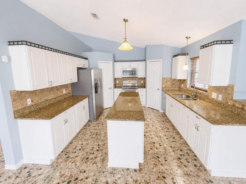 4 bedroom Single Family Residence at 309 Alegriano Court, Poinciana Village 1 Nbhd 2, Kissimmee — photo 3