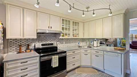 4910 Bay Street #310, St Petersburg FL - photo 10 of 30