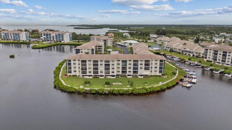 2 bedroom Condominium at 8150 Brent Street #748, Sand Pebble Pointe Condo 01 Amd 02, Port Richey — photo 2
