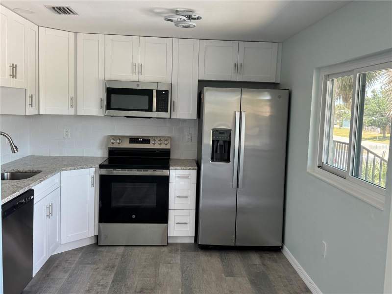 2 bedroom Condominium at 1258 Barbara Drive #202, Venetian Arms Sec 1, Venice — photo 5