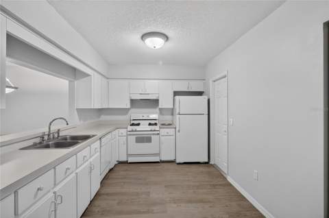 2352 Isle Royale Court, Winter Haven FL - photo 9 of 48
