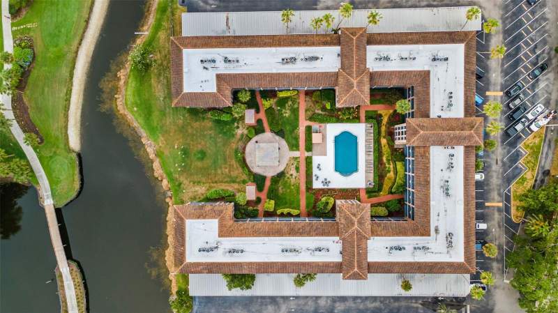 2 bedroom Condominium at 6100 Gulfport Boulevard #402, Golfview I Condo, Gulfport — photo 2