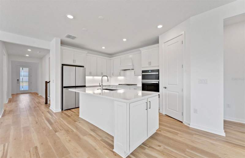 4 bedroom Single Family Residence at 13630 Brookside Haven Street, Spencer Glen North, Riverview — photo 3