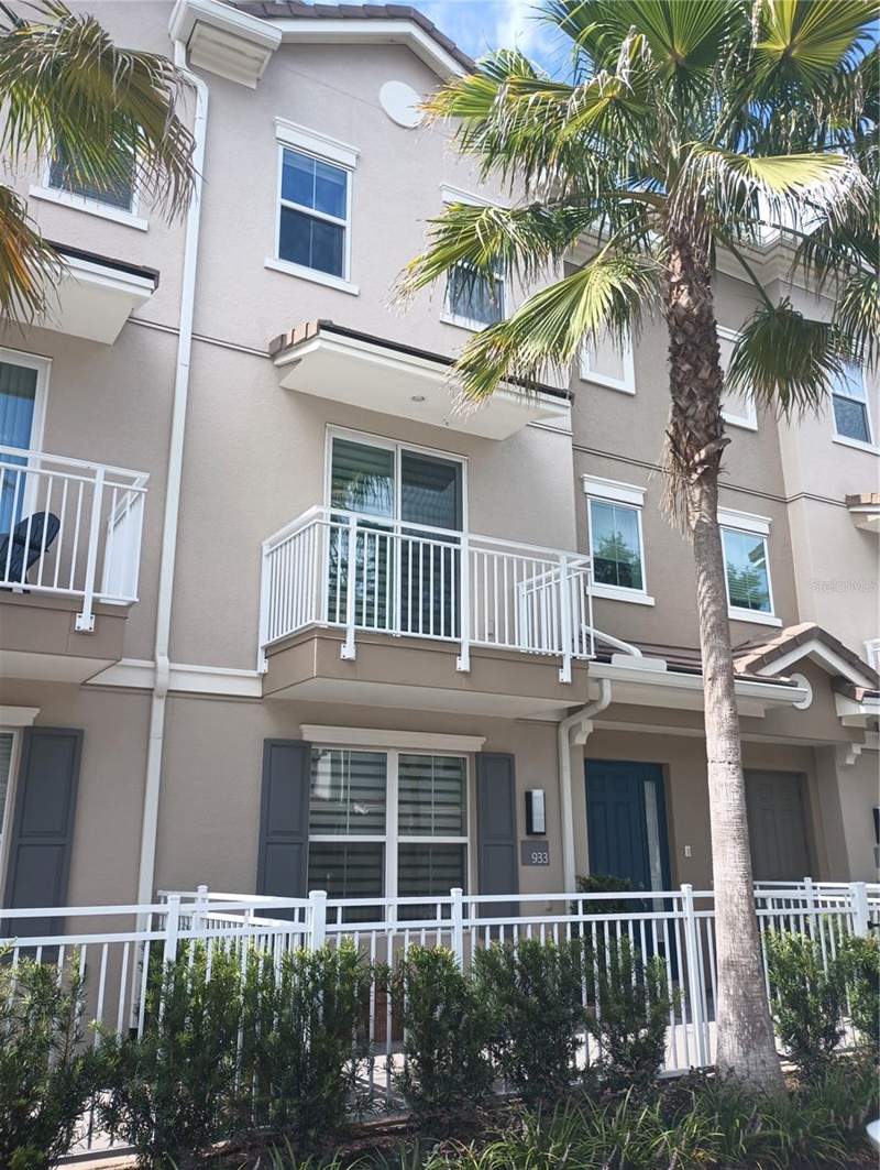 933 BRUTUS TERRACE home for sale in Grande Oaks At Heathrow