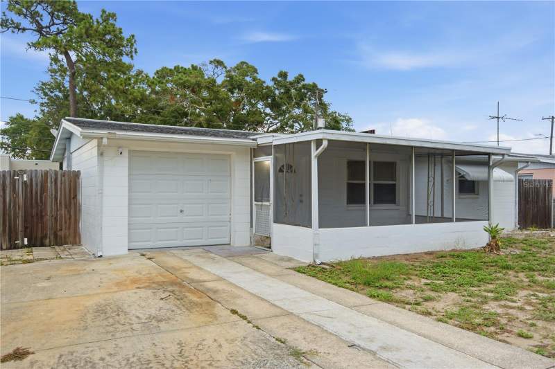 2 bedroom Single Family Residence at 2122 Holiday Drive, Ridgewood Gardens, Holiday — photo 3