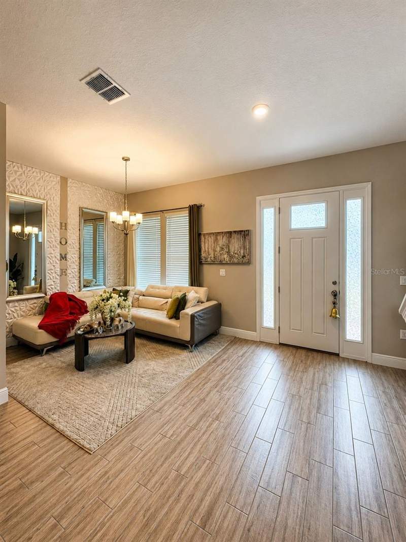 3 bedroom Townhouse at 6553 Cyrils Drive, Weslyn Park Ph 2, St Cloud — photo 2